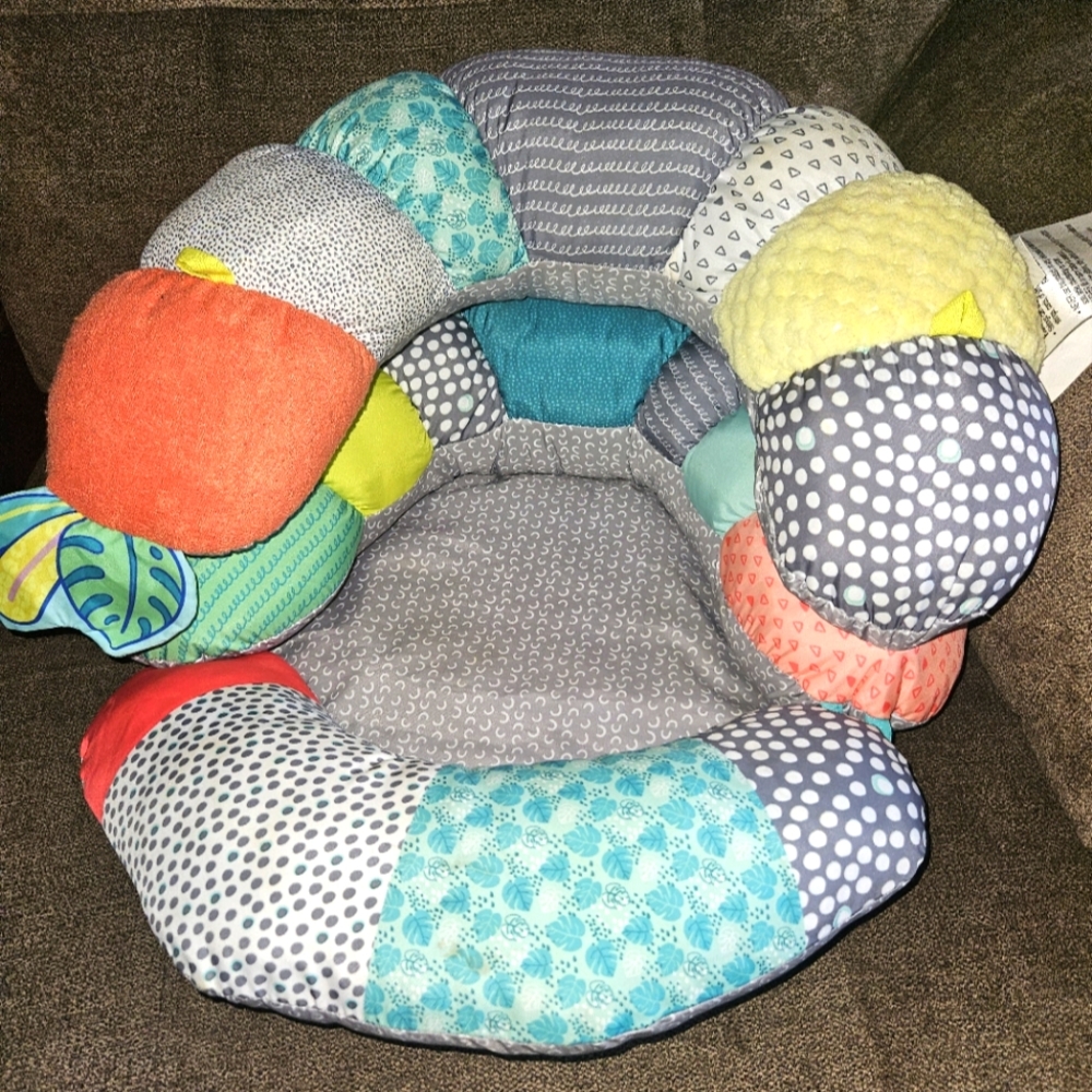 Infantino 2-in-1 Tummy Time & Seated Support Activity Gym 6-12 months
